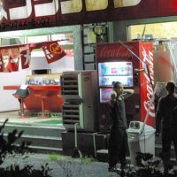 船橋のラーメン店爆発　ガスか、店内には客５人従業員３人