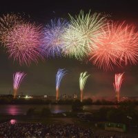 松戸花火大会開催中に中止　風速が１０メートルを超え、風向きも観客席向き　実行委「安全が確保できない」　県内最大級２万５千発の打ち上げ予定
