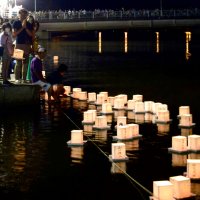 ゆく夏に願い込め　一宮川で灯籠流し、花火も
