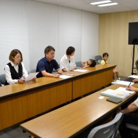 教室不足でグラウンドにプレハブ校舎　「密集しけが」「運動会全生徒でできず」　保護者ら不安、拡張を要望　児童数急増の千葉市立誉田東小　　