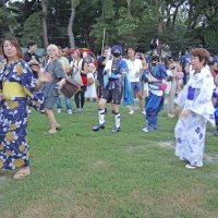 松戸にコスプレ愛好者ら２５００人　盆踊りにも参加　「コスプレーヤーにフレンドリー」感謝の声