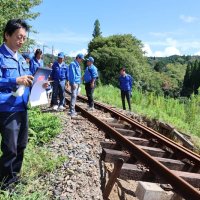 自民党県連が鉄道被害視察　大多喜　台風１３号１週間