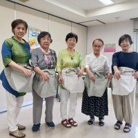 梨袋腰に着ければ不安ナシ　「必需品」と好評、一般販売へ　農家高齢化、収穫の負担軽減　白井