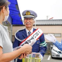 「おじいちゃん先生」柴崎さんが交通安全訴え ７６歳の人気ユーチューバー画家　地元いすみ署の一日署長に