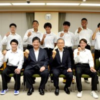 市船橋高　陸上・体操部インハイＶ　１１選手、市長に報告