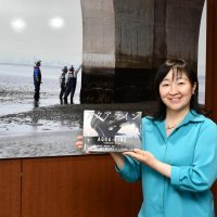 知られざる裏側を紹介　補修、点検作業や構造美に焦点　写真集「アクアライン」　山崎エリナさん　【インタビュー】