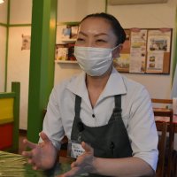 取材に応じる高野さん＝流山市
