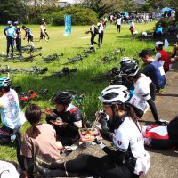 地産弁当でリフレッシュ　ボリュームあっておいしい　君津の昼食会場　【ツール・ド・ちば２０２３】