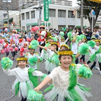 園児元気きらっとサンバ　習志野で市民祭り