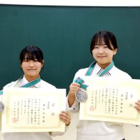 和菓子甲子園　安房拓心高が準Ｖ　初挑戦で、高杉さんと藤平さん　升に入った米再現