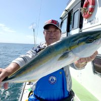勝山沖から保田沖で釣り上げたワラサ（写真は「萬栄丸」提供）