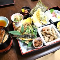 参道の店で提供された「江戸飯」
