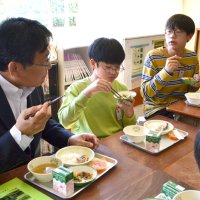 「市民の日」給食に特産品　園生小児童、千葉市長とランチ