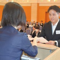 千葉県内企業で内定式　多くが４年ぶり対面に　食事会では内定者同士が親睦