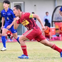 日体大柏―流通経大柏　後半終了間際、ＰＫを決め、雄たけびを上げる流通経大柏の中田＝柏の葉