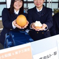 規格外の梨タルトに　町農林商工祭で限定５０個完売　一宮商高３年生が企画