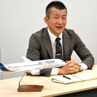 新ブランド「ＡｉｒＪａｐａｎ」の戦略について説明する経営企画部の江崎副部長＝成田市