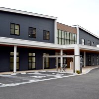 児童発達支援センターとすてっぷ２１を複合した新施設の外観
