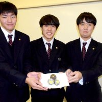 銚商生、老舗嘉平屋と開発　揚げかまぼこで地元の夜空表現　コラボ第２弾は「ムーンナイトボール」