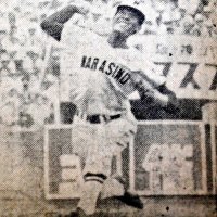 習志野高のエースとして初の全国制覇に導いた石井好博さん＝１９６７年８月、甲子園球場
