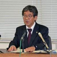 大学側からの要望について会見する越川信一市長＝１５日、銚子市役所
