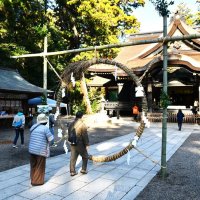 心身清め新年迎えて　年の瀬を告げる「茅の輪」　香取神宮【師走スケッチ２０２３】