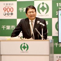京葉線のダイヤ改正内容に「極端だ」と怒りをあらわにする千葉市の神谷市長＝２１日、市役所
