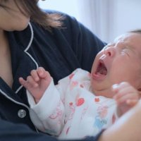「寝かせてくれ」「耳ふさぎたくなる」子どもの夜泣きに追い詰められる、母の叫び　支援の現場は　＃令和の親