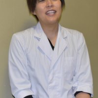 過去に給食作りで失敗した経験を振り返り「子どもたちの悲しそうに食べている顔が忘れられない。給食は最高においしくなくちゃいけない」と語る松丸さん＝東京都文京区