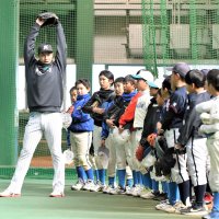 千葉ロッテ・菊地選手ら３人が指導　プロの技、球児間近に　ホーム千葉市で野球教室
