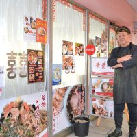 市場の味、愛され半世紀　安く満腹海鮮丼セットも　華葉軒（千葉市美浜区）　【房総ラーメン図鑑】（１１）