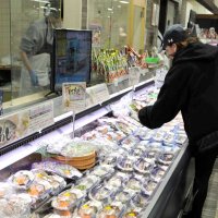 イオン市川妙典店で行われた販売の様子＝市川市