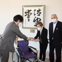 あいおいニッセイ　社福法人へ車いす　匝瑳