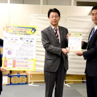 住宅修理トラブルの注意喚起チラシ作成　損保協会が千葉県に贈呈
