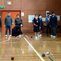狙い通り！ボッチャ楽しむ　市原特支校生ら、地域住民と交流