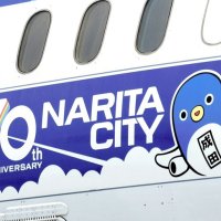 ＡＮＡの旅客機に貼られたうなりくんのイラスト