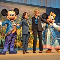 ディズニーシー、新エリアオープン１００日前　アナ雪やピーター・パンの世界再現、模型を初披露　グッズやフードの詳細も