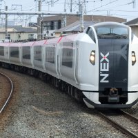 横須賀線にコンクリ片　成田エクスプレスも運休