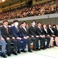 千葉大で入学式　２５００人、希望胸に一歩　横手新学長「グローバルに活躍」