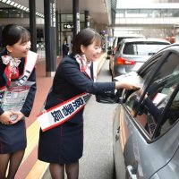 地上係員ら交通安全訴え　成田空港　需要回復で違法駐車や事故増