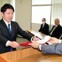 ＜茂原市長に市原氏初当選＞水害対策、医療構築に「責任」　投票率増で期待票取り込み　保守二分も「刷新」選んだ市民