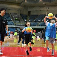５～８歳児バスケ挑戦　千葉県協会がキッズ講習会　ジェッツスタッフ指導で　ポートアリーナ