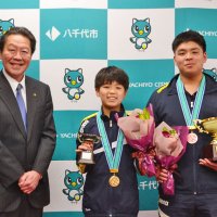 全国大会で好成績　水球・高野兄弟　優勝広太君「人生一うれしい」　３位太一さん「より良い結果を」　八千代市長に快挙報告