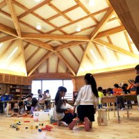 「みふねの里」歓声響く　木のぬくもり、八角形特長　君津市　３保育園統合でオープン