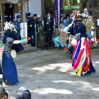 豊作祈願し勇壮に　印西・鳥見神社の獅子舞