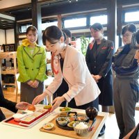 千葉県産食材ふんだんに　制服社員、空の仕事紹介　日航運営レストラン「御料鶴」（成田市）【一度来てみて　北総・九十九里　観光スポット】（５）