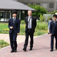 ラグビー校で懇談　藤井八冠と伊藤七段　叡王戦第４局対局前日、早くも闘志　柏の葉