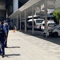 事故があった千葉駅前のロータリー＝５日午後１時３０分ごろ、千葉市中央区