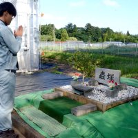 犠牲の命　手合わせ感謝　研究推進へ「虫の日」で供養　東金・千葉県農業大学校