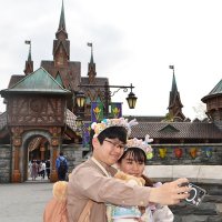 【速報】ディズニー新エリアオープン　ゲスト続々、映画の世界観に浸る　「映画そのまま」「待っていた」ファン感激　一体型ホテルも開業